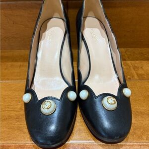 Gucci leather pumps black size 37.5 (7-7.5) scalloped, black